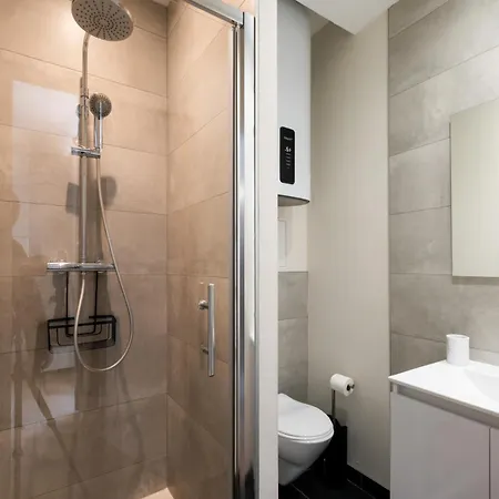 Le Balcon Fleuri - 9 Min Sanctuaires - Renove & Equipe - Calme Sur Cour - 4 Couchages * 루르드