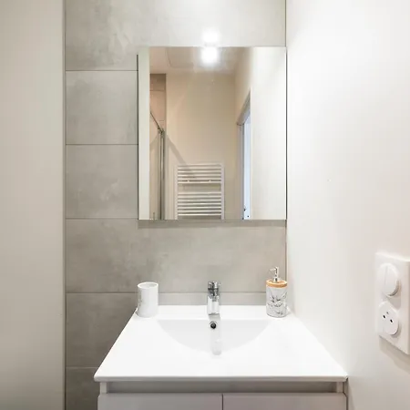 Le Balcon Fleuri - 9 Min Sanctuaires - Renove & Equipe - Calme Sur Cour - 4 Couchages * 루르드
